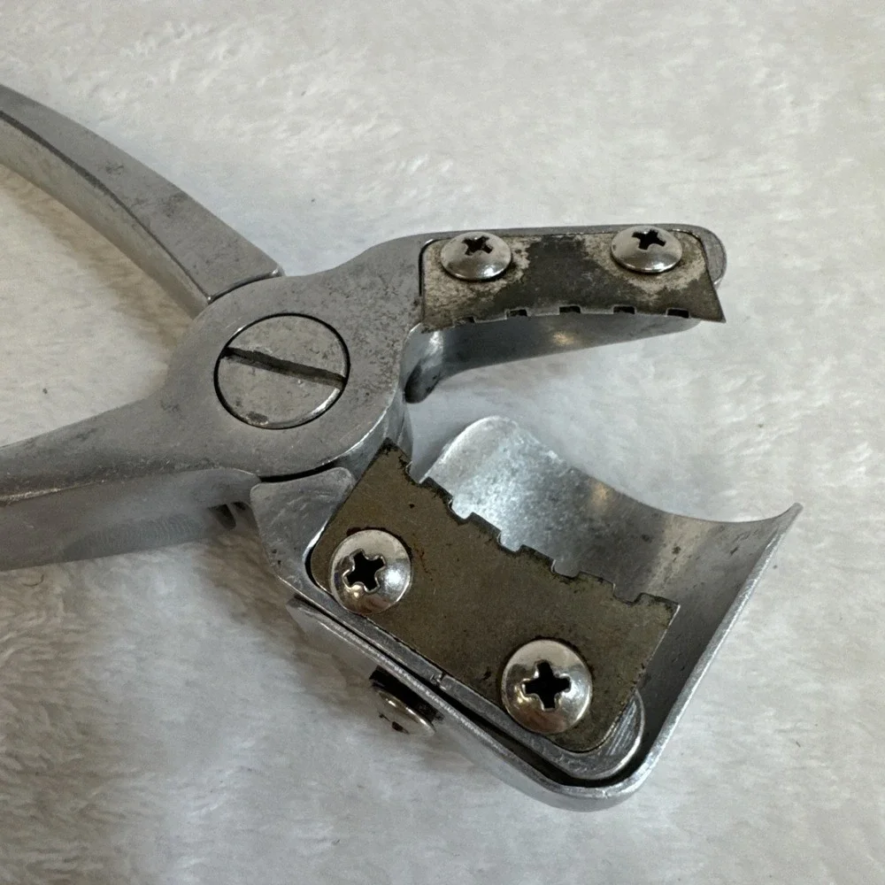 Vintage YORK style aluminum‎ nut Cracker sheller with fixed shield 7.25